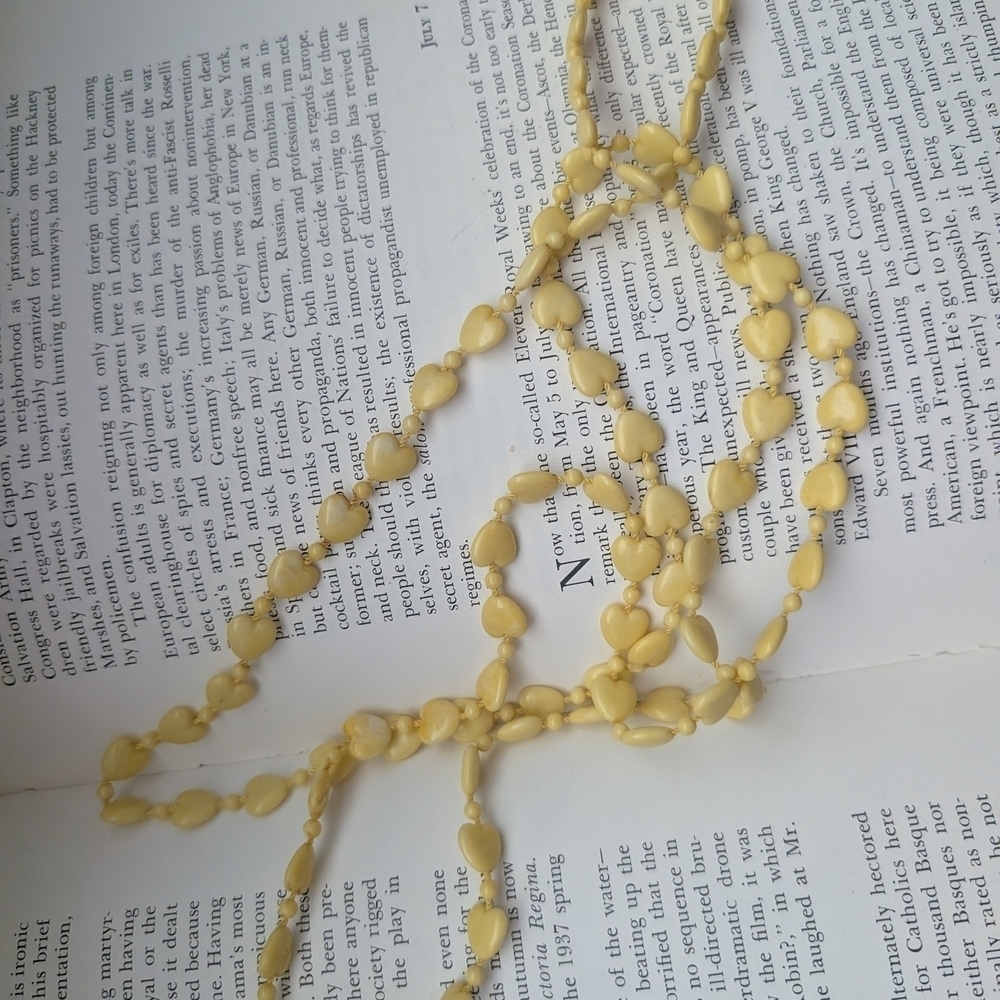 Elegant Yellow Beaded Necklace - Picture 8 of 8